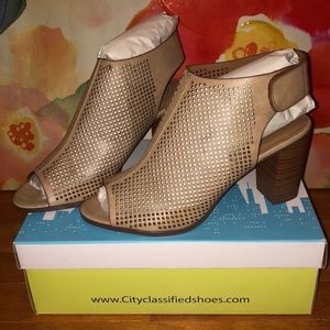 BNWT CITY CLASSIFIED Womans Heels SZ.10